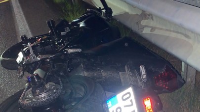 Antalya'da motosiklet bariyerlere çarptı: Furkan Öz ve  Ayşe Esengül Karaca öldü