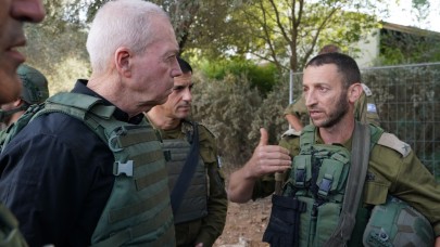 İsrail Savunma Bakanı: Tüm kısıtlamaları kaldırdım. Tam taarruza geçiyoruz