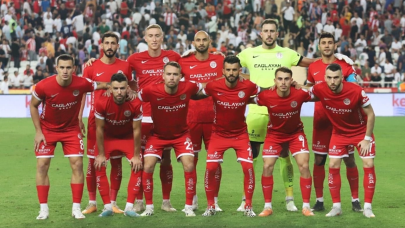 Filistin için saygı duruşu yapmak istemeyen Antalyasporlu futbolculardan maça çıkmama kararı!
