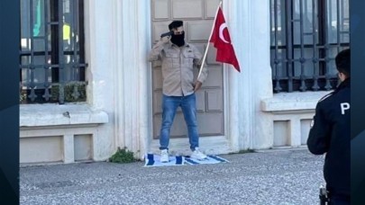 İsrail bayrağına basıp başına silah dayayan şahıs bakın hangi ülke vatandaşı çıktı!