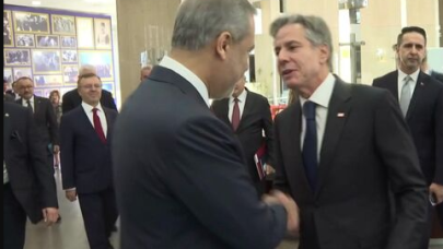 Bakan Fidan sarılmak isteyen Blinken'ı neden geri çevirdi? Ses getiren olayın perde arkası ortaya çıktı