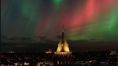 Dün gece 'Kuzey Işıkları' gökyüzünde görsel şölen yaptı! Türkiye Uzay Ajansı'ndan açıklama geldi