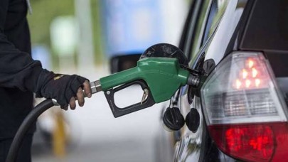 Araç sahiplerini sevindiren haber: Akaryakıta indirim geliyor!