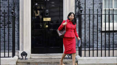 İngiltere İçişleri Bakanı  görevden alındı