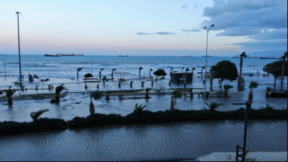 İskenderun Körfezi'nde denizle kara birleşti!