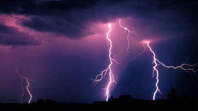 Odun toplarken yıldırım düştü: 2 ölü,  9 yaralı