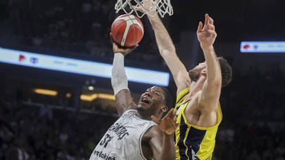 Beşiktaş Fenerbahçe'yi devirdi