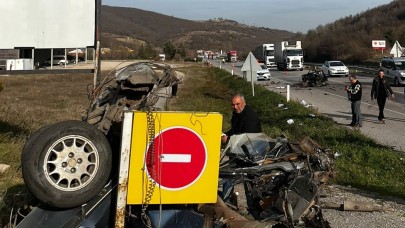 Samsun'da yolcu otobüsüyle otomobil çarpıştı. Hasan Camcı ve Oğuzhan Camcı öldü
