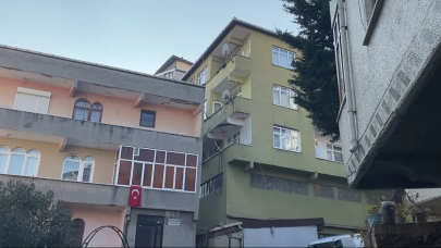 Evde doğum yaptı,  bebeğini bina boşluğuna attı!