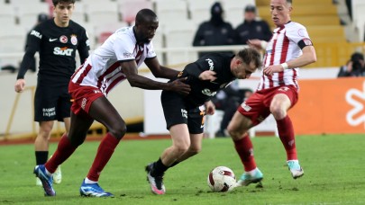 Galatasaray Sivas'ta dondu kaldı