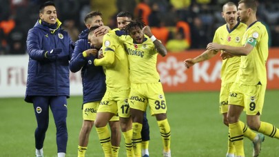 Dzeko kaçırdı İrfan Can attı Livakovic kurtardı. Fenerbahçe Gaziantep'te de kazandı