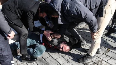 Yapılan zammı beğenmeyen taksiciler İBB binasına saldırdı