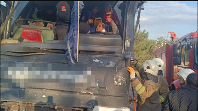 Hatay'da 2 işçi servisi çarpıştı: 1'i ağır 18 yaralı