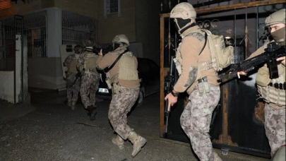 Mersin'de cep telefonu kaçakçılığına operasyon!