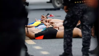 Ekvador'da sular durulmuyor: Hastaneyi ele geçirmek isteyen çeteye yarı çıplak gözaltı!