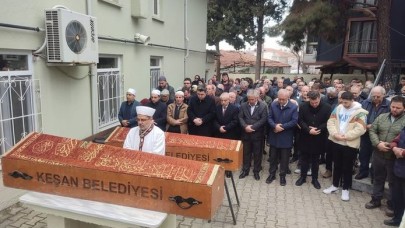 Keşan'da kalp krizi geçiren doktor Hakan Elatan öldü. 2 saat sonra da babası Enver Elatan TIR'ın altında kalarak öldü