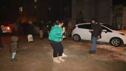 Yüksekova'da şiddetli deprem. Vali'den ilk açıklama geldi