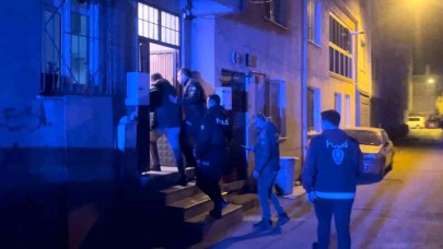 Bursa'da korkunç olay! Anne ve babasını tüfekle,  kardeşini boğazını keserek öldürdü!