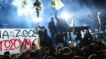 Yunanistan’da çiftçiler yeniden sokakta!