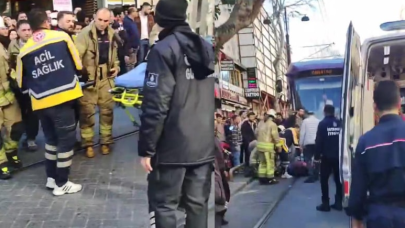Sultanahmet'te tramvay yayaya çarptı!