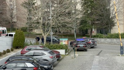 İstanbul'da Suat Güney dehşet saçtı. Birlikte yaşadığı Yasemin Ünlü ile kızları Zeliha Güney ve Mine Güney'i öldürdü