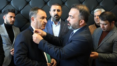 Flaş.. Flaş.. Bir ilin belediye başkan adayı istifa edip rakip partiye geçti