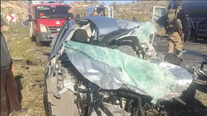 Mardin'de feci kaza: TIR ile otomobil çarpıştı 1 ölü,  1 yaralı