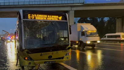 İstanbul'da kaza:  Özel halk otobüsü ile kamyon çarpıştı!