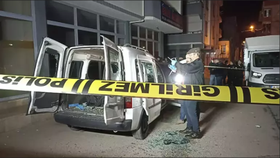 Otomobille takip ettiler yolunu kestiler,  pompalı tüfekle ateş açtılar!