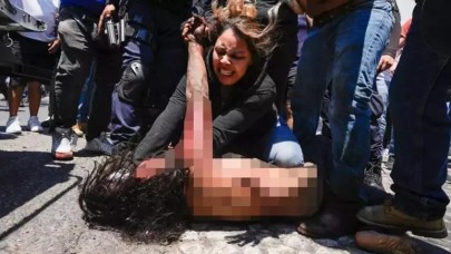 Çocuk tecavüzcüsünü linç ettiler. Çocuğun annesini ve kalabalığı polis de durduramadı