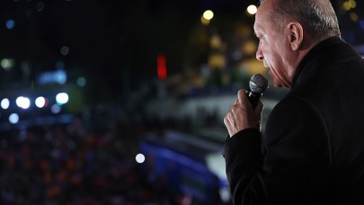 Erdoğan'dan balkon konuşması. Seçimin galibini açıkladı
