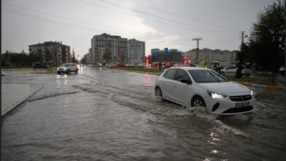 Çorum'da sağanak! Yollar göle döndü