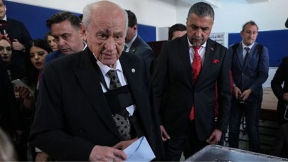 Yüzü mor görüntüsü gündem olmuştu: Türkeş'in mezarına giden Bahçeli'nin son hali ortaya çıktı