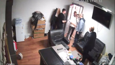 Rüşvet alan memurlar vergi dairesinde suçüstü yakalandı!