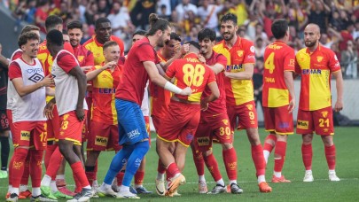 Göztepe başardı. İzmir'de yer yerinden oynadı