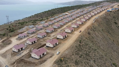 Fahiş fiyatlar tepki çekmişti: Deprem köy konutları için yapılan 2 ihale iptal edildi!