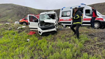 Ağrı'da feci kaza: 1'i çocuk 2 kişi öldü 5 kişi yaralı!