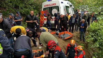 Çayeli'nde uçuruma yuvarlanan otomobilde Sefiye Ergin öldü. Emine Güven,  Havva Erdem,  Gülsüm Çiftçi yaralı