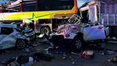 Mersin'de katliam gibi kaza: 10 kişi öldü,  30 kişi yaralandı