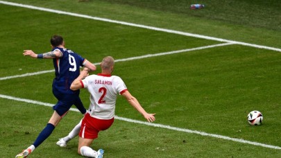 Hollanda Polonya'yı Weghorst'la yendi