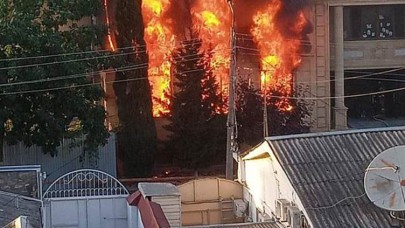 Kilise ve sinegoga saldırı. 1 papaz ve 15 polis öldü