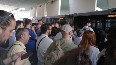 Metrobüs arıza yaptı. İnsanları çıldırtan anons