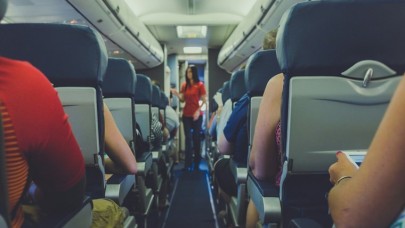 26 yaşındaki uçak hostesi kadında 1 kilo altın bulundu. Bakın neresinden çıktı?