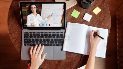 Online yabancı dil kursu platformundan beden dili araştırması!