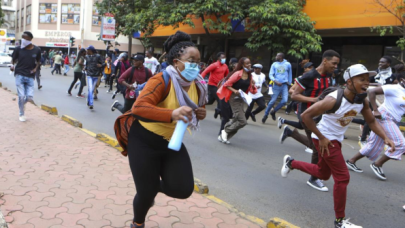 Kenya'da halk sokağa döküldü! En az 200 kişi yaralanırken,  100'den fazla kişi gözaltında