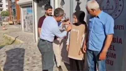 Bir garip olay! Sınavda tüm soruları yanlış cevaplayan kız çocuğuna çeyrek altın taktılar