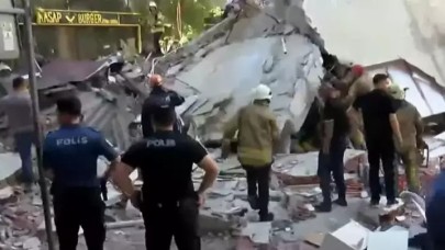Küçükçekmece'de bina çöktü. Enkaz altında kalanlar var