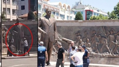 Kayseri'de büyük alçaklık. Atatürk anıtına baltalarla saldırdılar