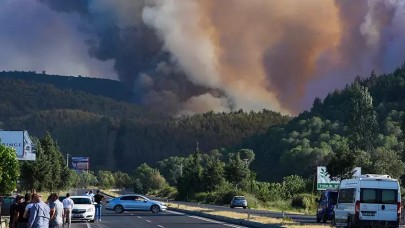 İzmir'de 16 yerde birden yangın çıktı. Evler boşaltıldı,  otoban kapatıldı