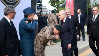 Özel Harekat Başkanı Süleyman Karadeniz Devlet Bahçeli'yi böyle karşıladı
